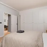 Lovely Quiet Central Apartment Near Heroes Square By Cavaland