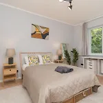 Lovely Quiet Central Apartment Near Heroes Square By Cavaland